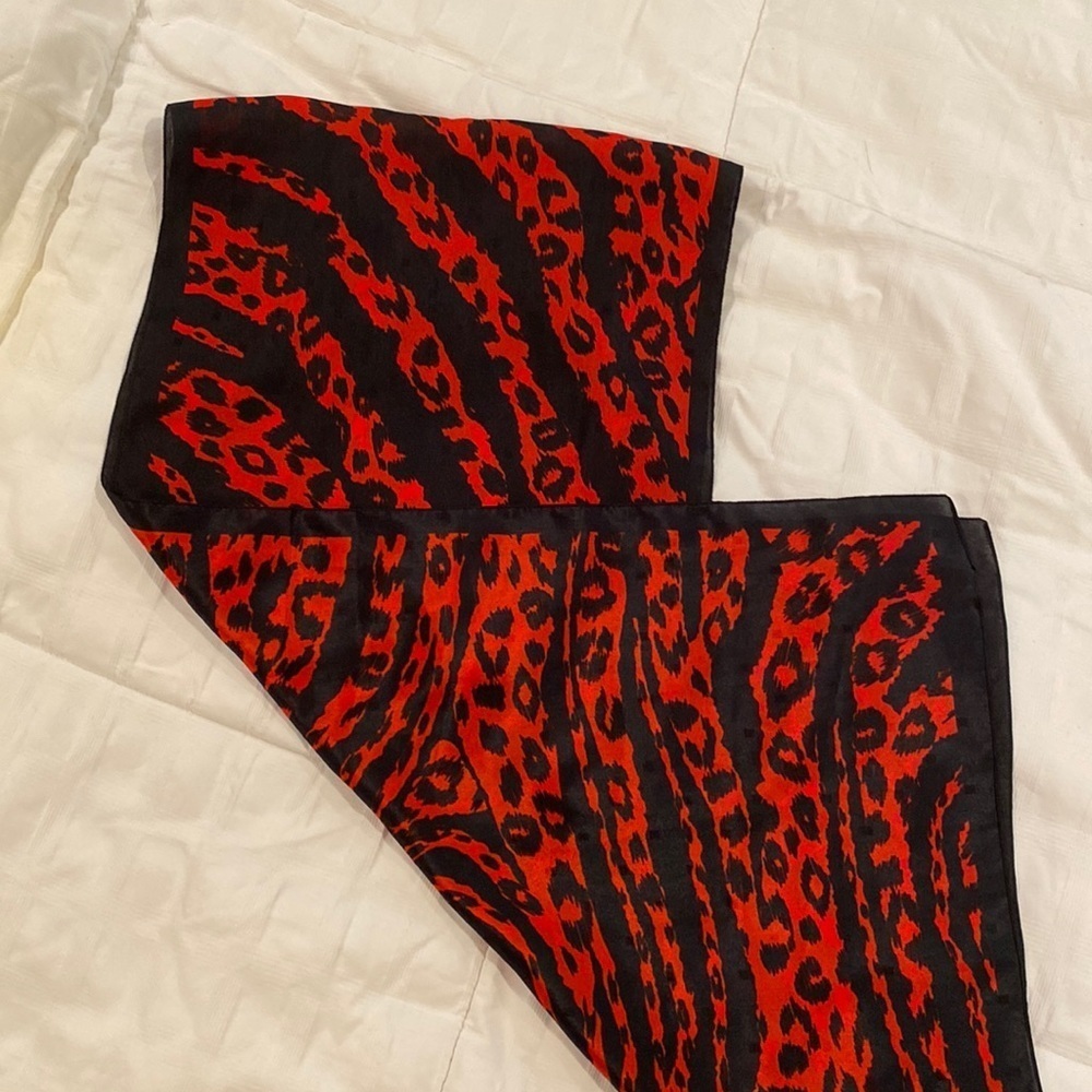 2 rectangular women’s scarves